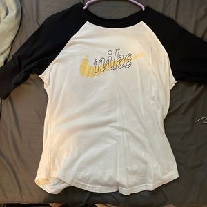 Mid sleeve nice fleece shirt.